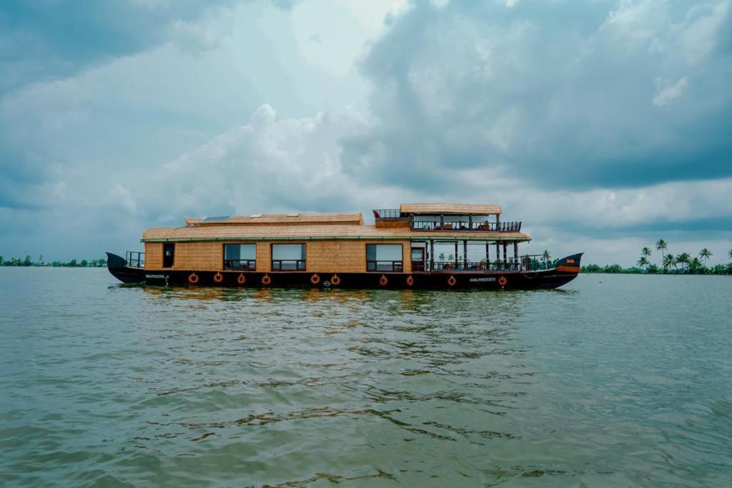Why Not Houseboat Otel Alappuzha Dış mekan fotoğraf