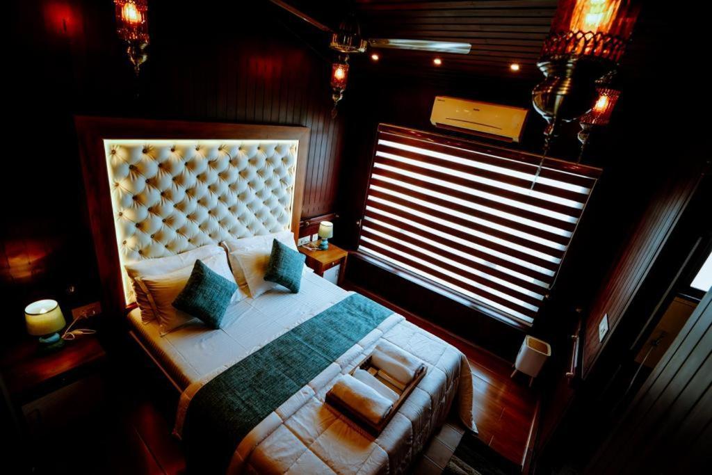 Why Not Houseboat Otel Alappuzha Dış mekan fotoğraf