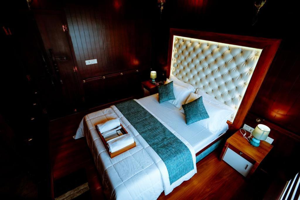 Why Not Houseboat Otel Alappuzha Dış mekan fotoğraf