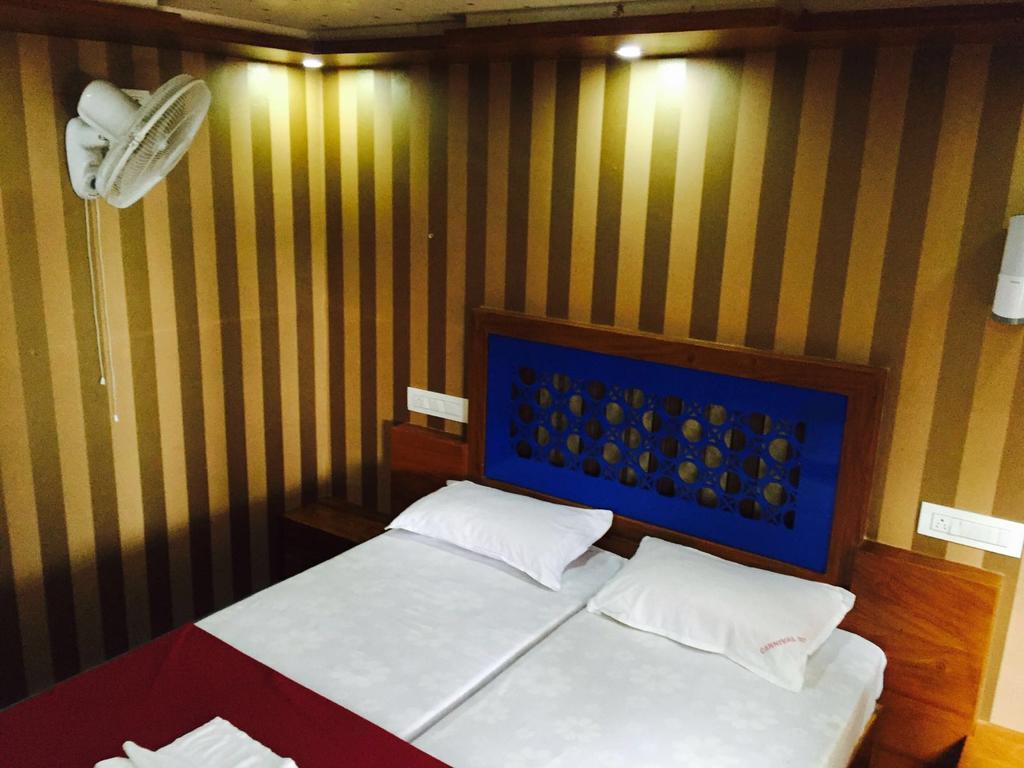 Why Not Houseboat Otel Alappuzha Dış mekan fotoğraf